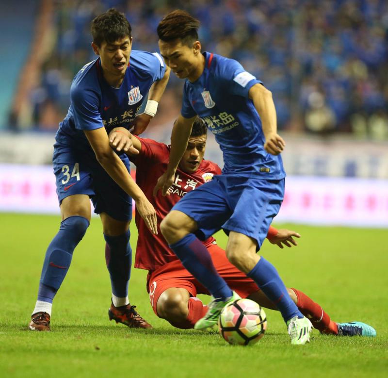 申花与上港互动激烈,胜负未分胜负难测 申花与上港互动激烈,胜负未分胜负难测