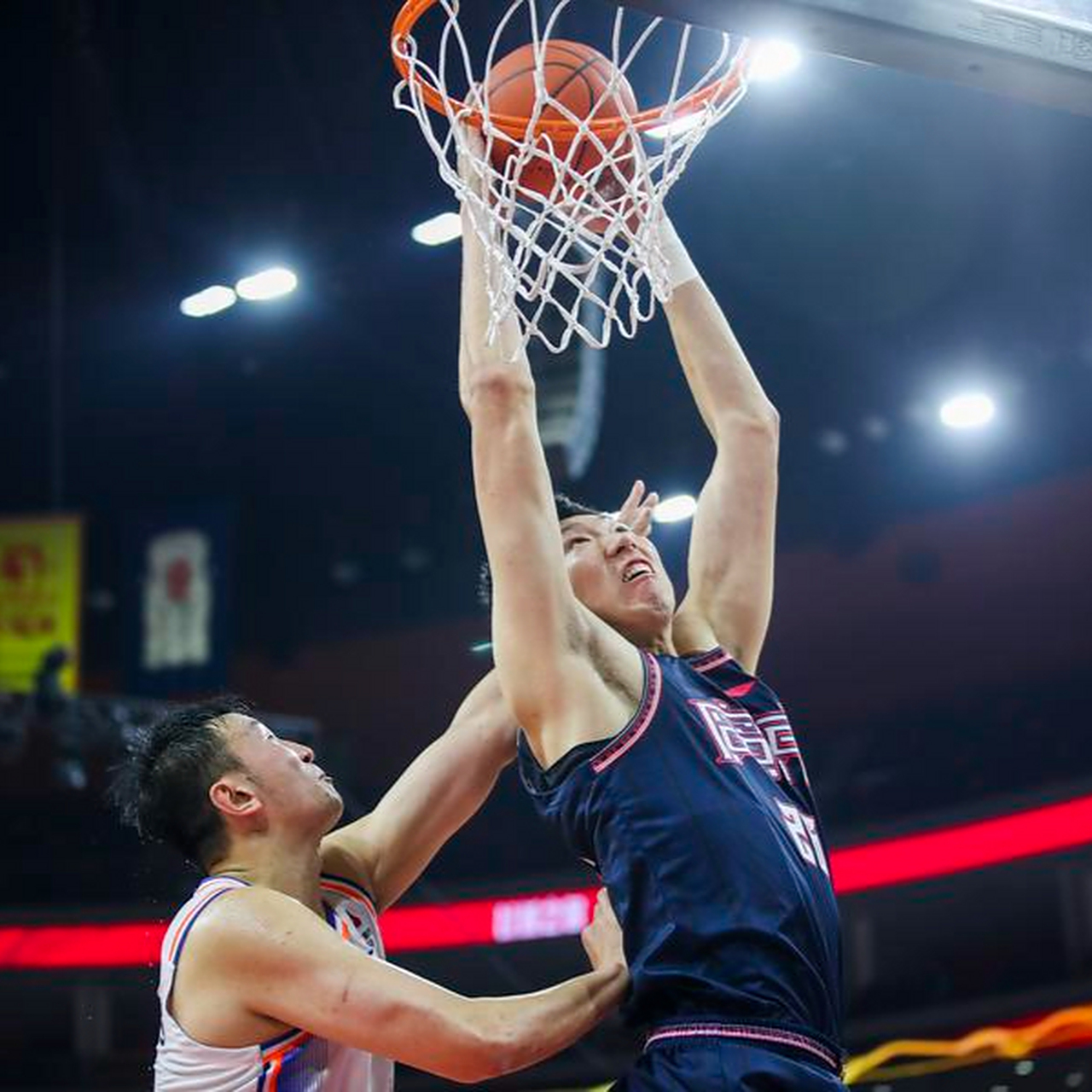 篮球风云再起,精彩战役正酣的简单介绍 篮球风云再起,精彩战役正酣的简单介绍