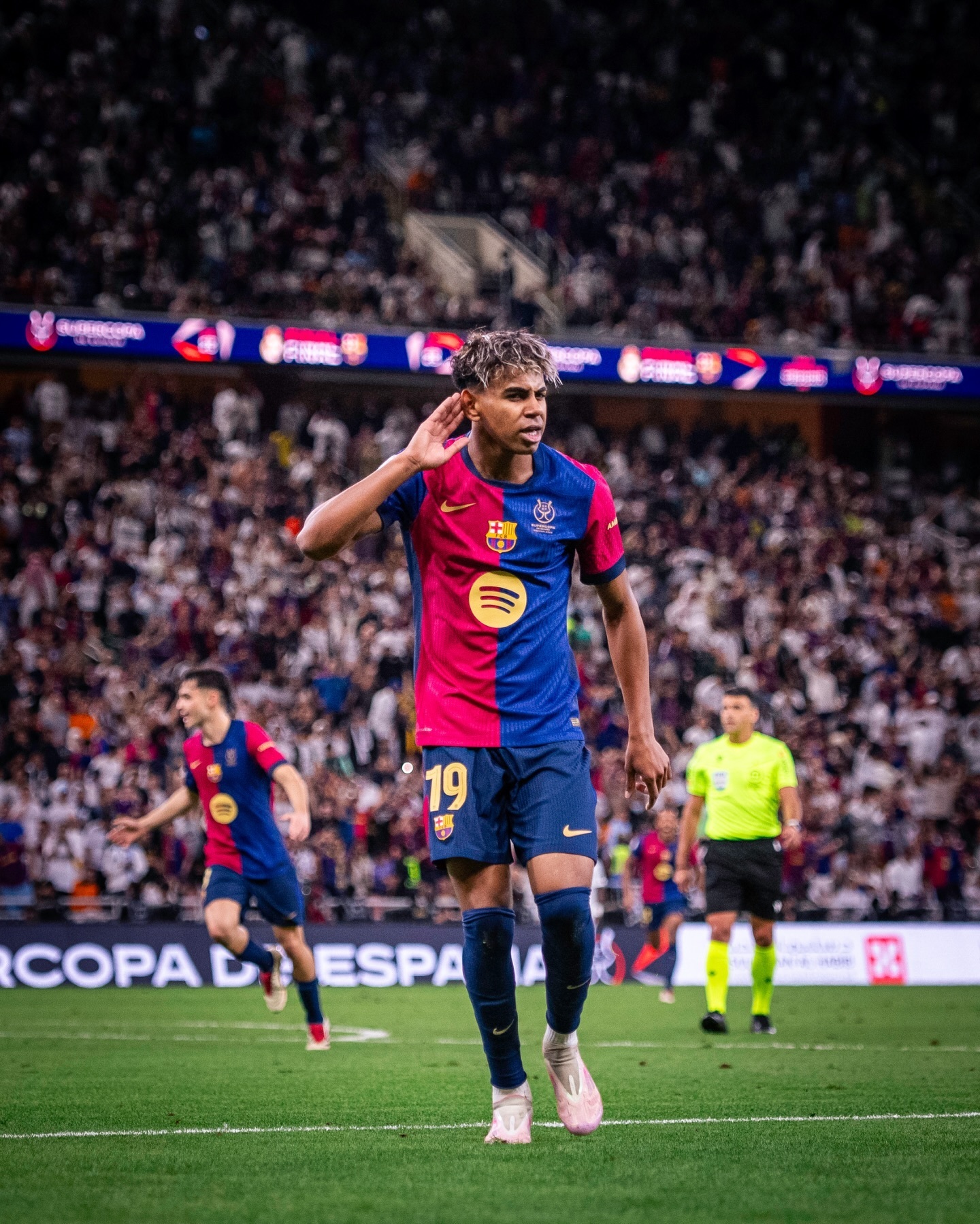 维也纳克市球员踢出精彩表现，夺冠