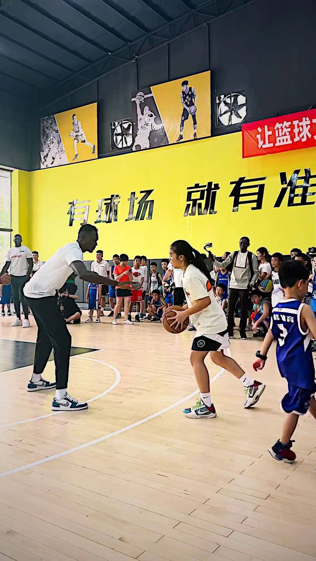 塞内加尔篮球队在东京挑战对手获胜