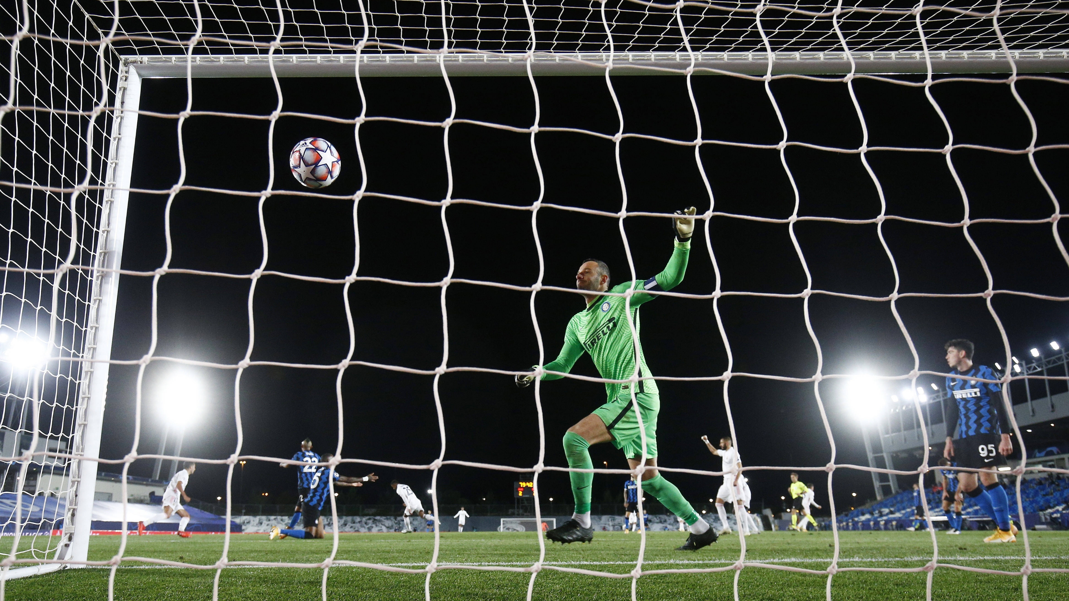 乐鱼体育app下载-瑞典攻击手在国际比赛中频频进球