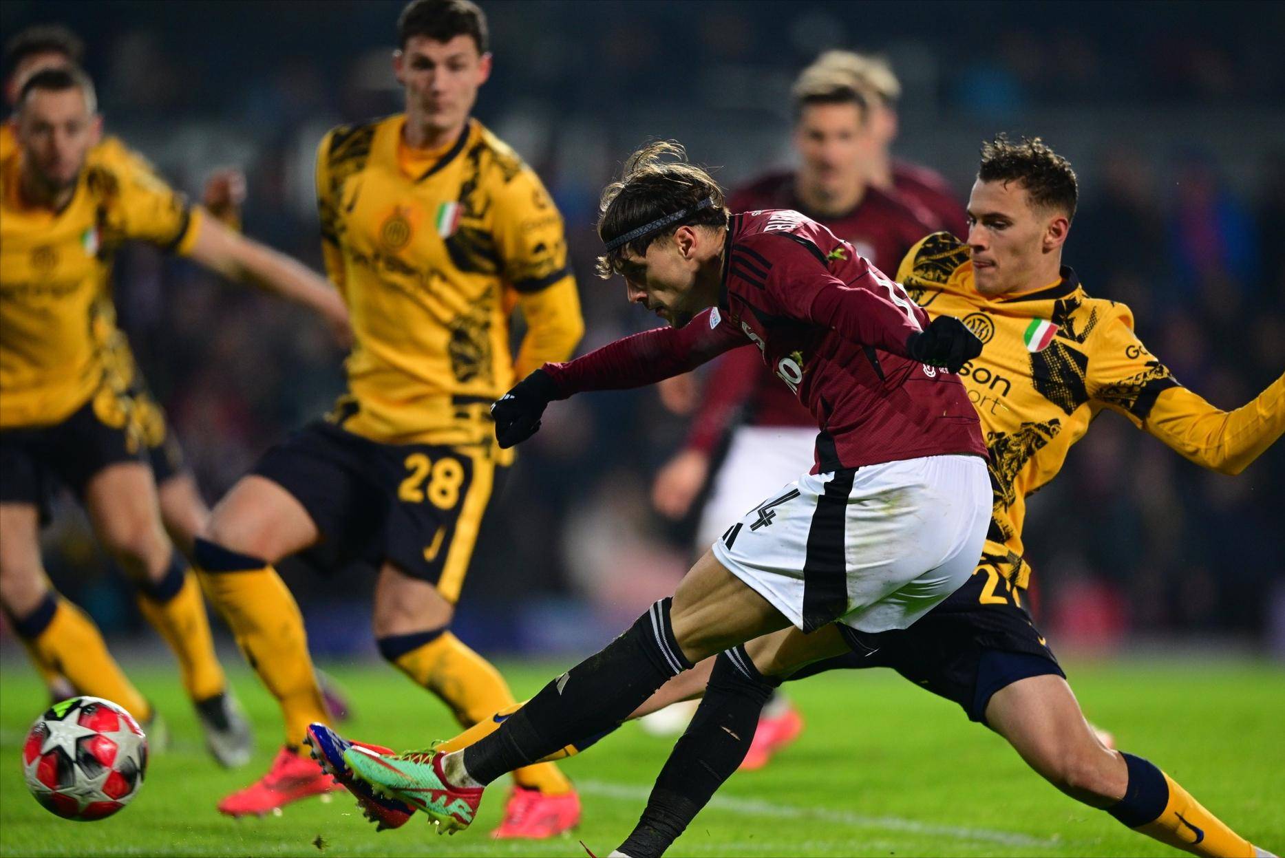 多特蒙德主场大胜法兰克福,点燃冲击欧冠资格火焰!的简单介绍 多特蒙德主场大胜法兰克福,点燃冲击欧冠资格火焰!的简单介绍