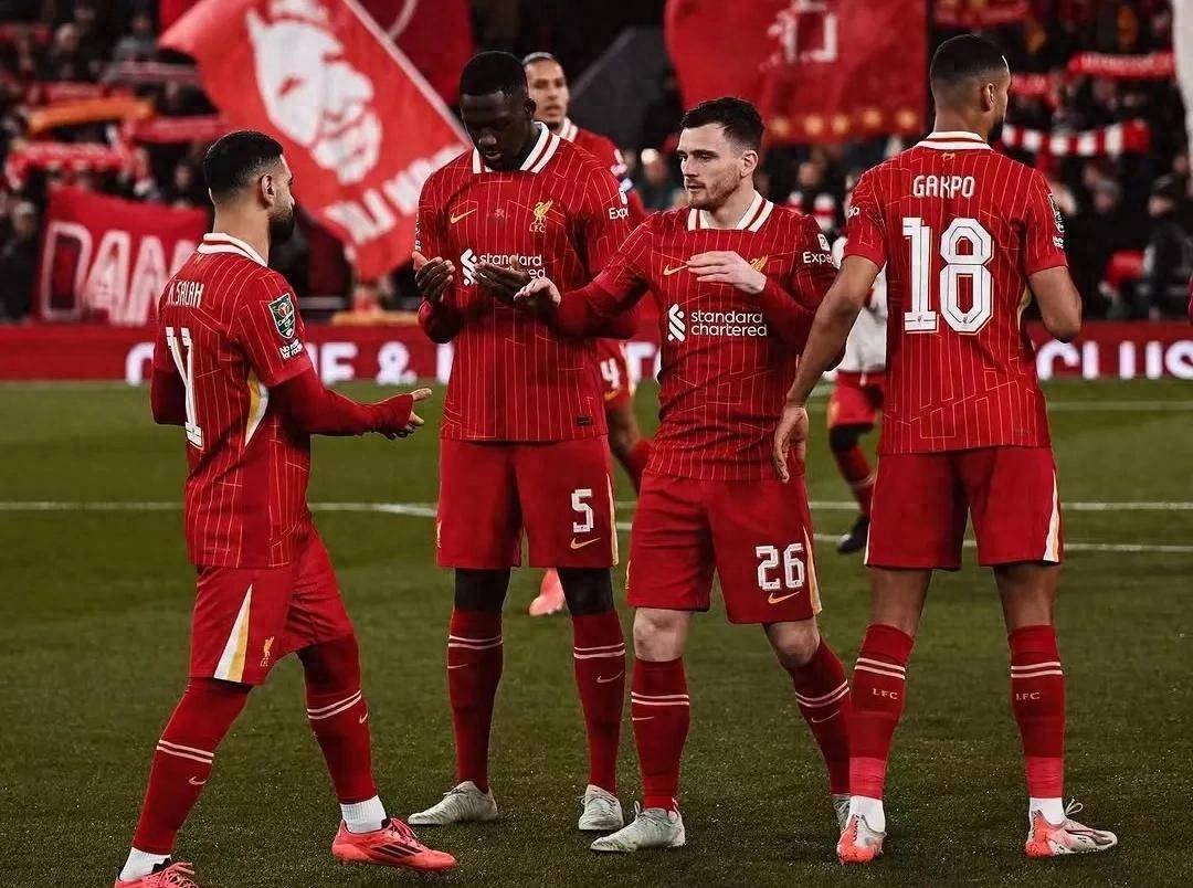 乐鱼体育官方登录入口-曼联逆转胜利，英超争冠形势紧迫