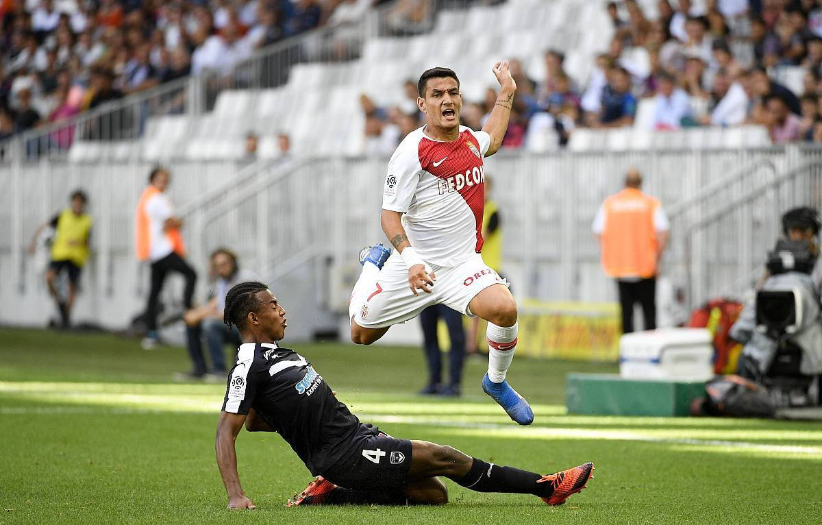 乐鱼体育视频-雷恩前锋连续进球，成为球队锋线保障