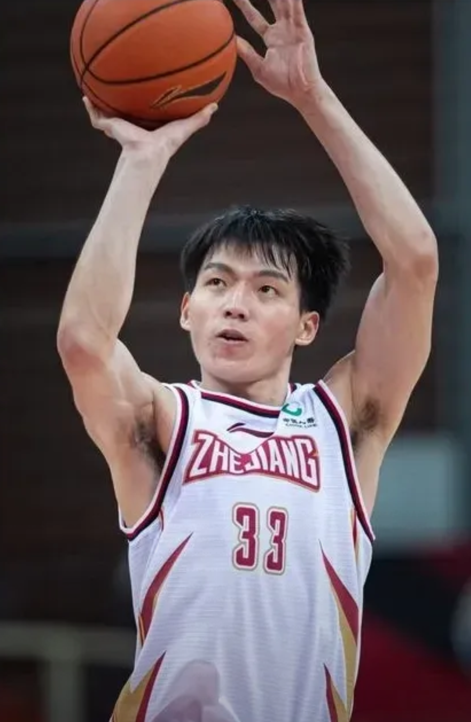 乐鱼体育电竞-浙江稠州队顽强拼搏，引人瞩目