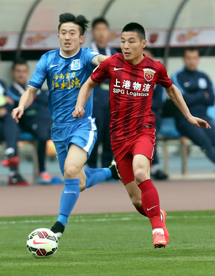上海上港球队备战周末比赛，气势如虹
