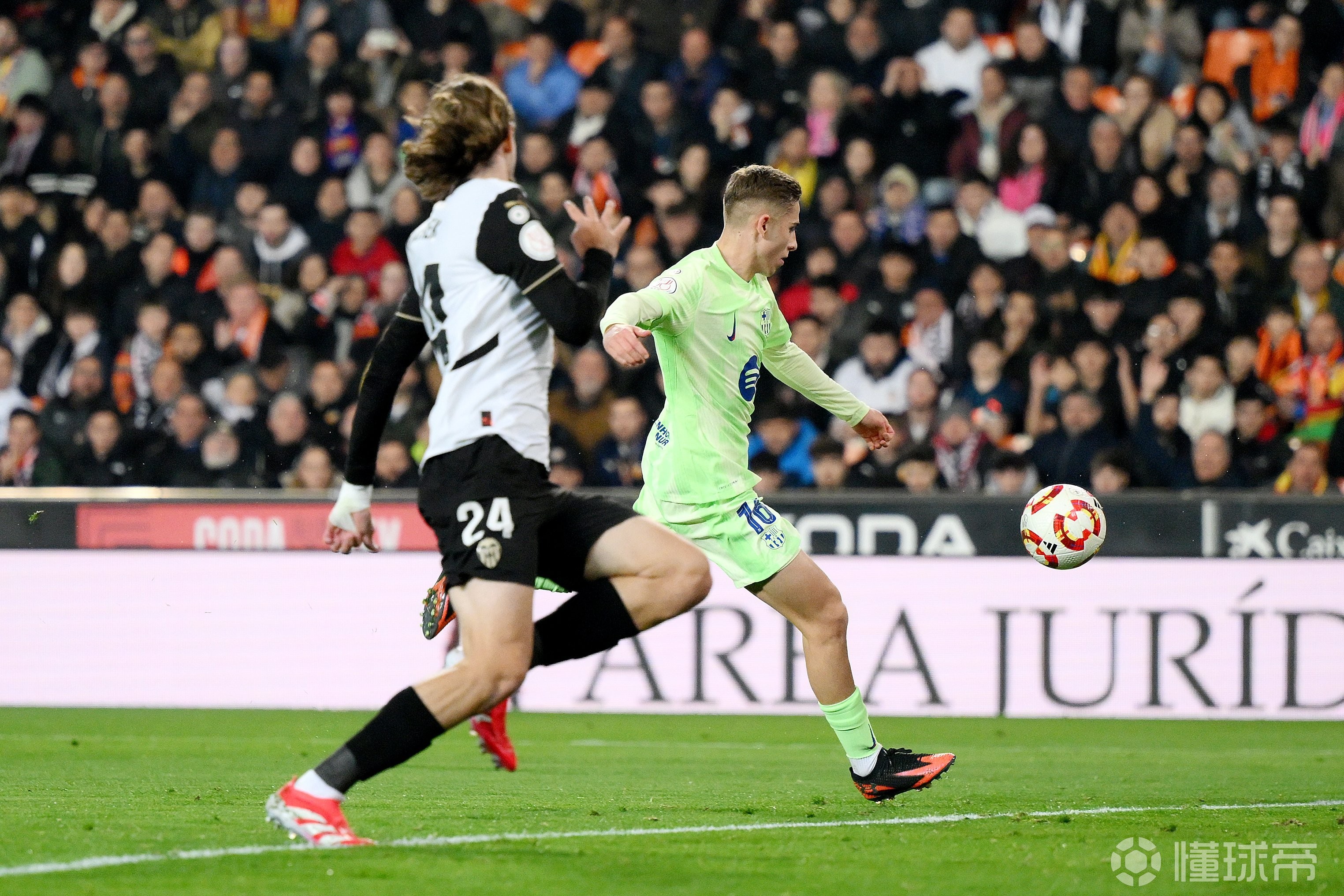 乐鱼体育直播-巴伦西亚客场不敌，遭遇失利