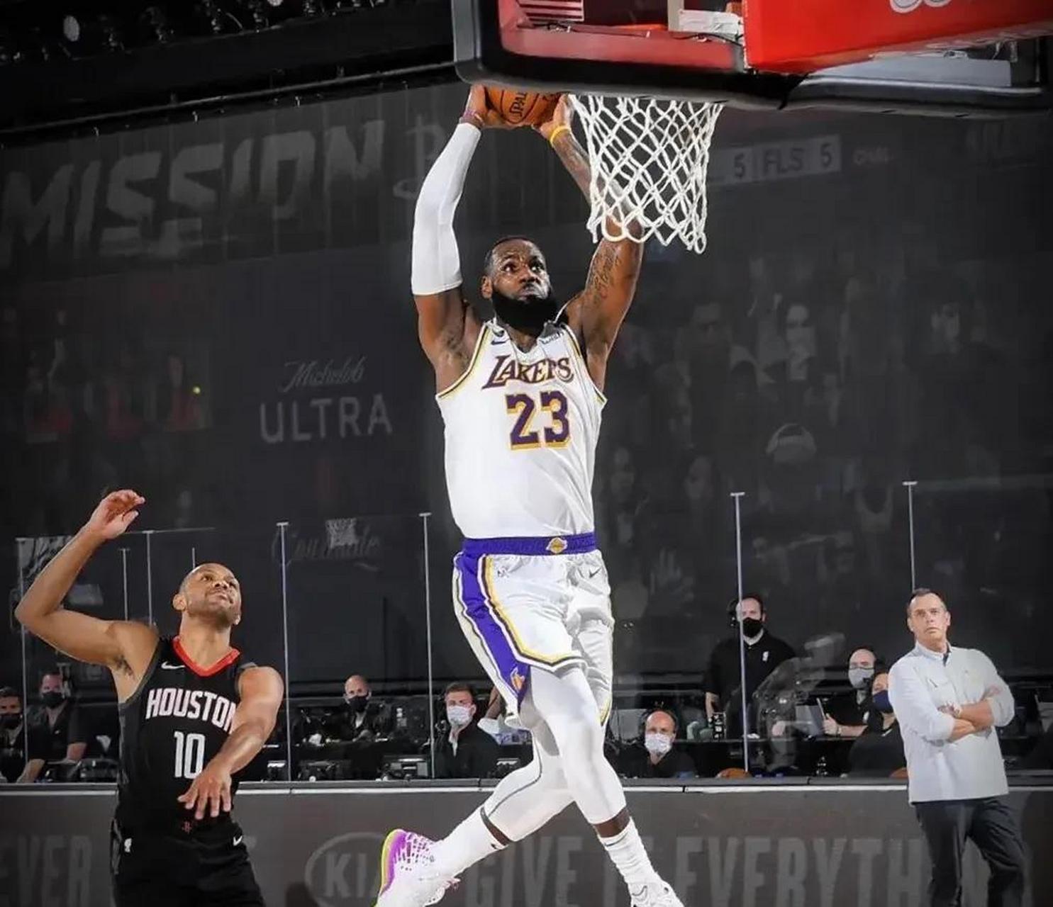 灰狼主场击败火箭，取得关键胜利！